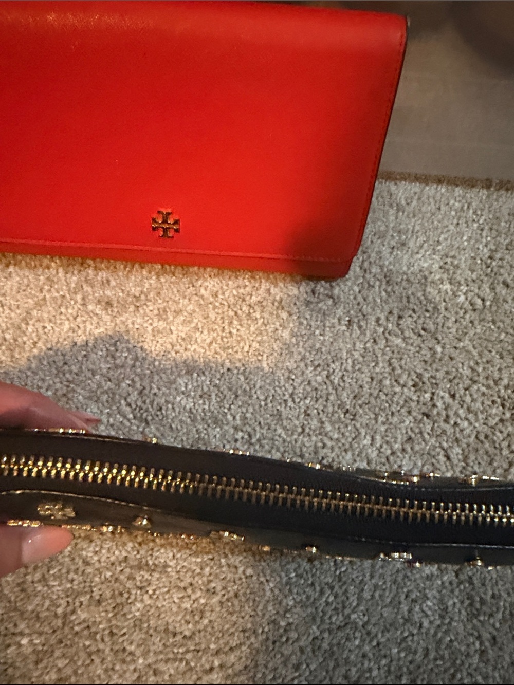 Tory Burch Black Leather Zip Wallet with Gold Logo Studs - Picture 7 of 10